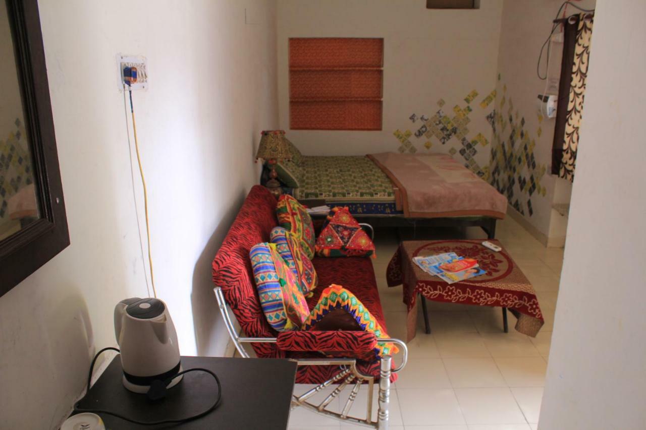 Nadya Homestay For Female & Family Jaipur Eksteriør bilde