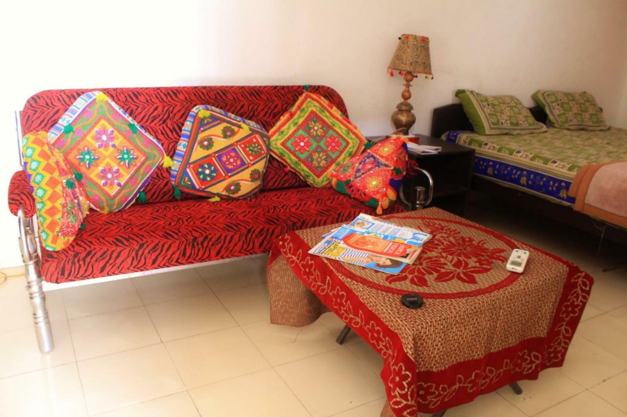 Nadya Homestay For Female & Family Jaipur Eksteriør bilde